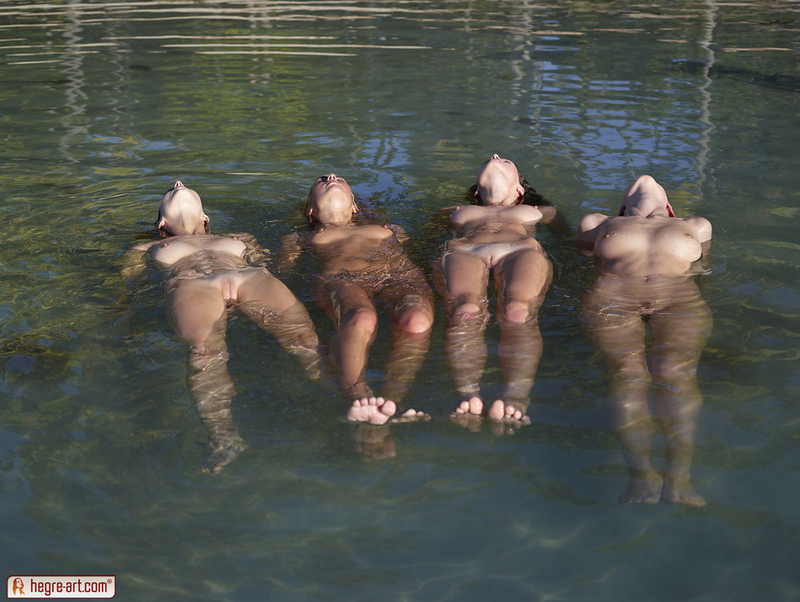 Naked sexy beach girls-00