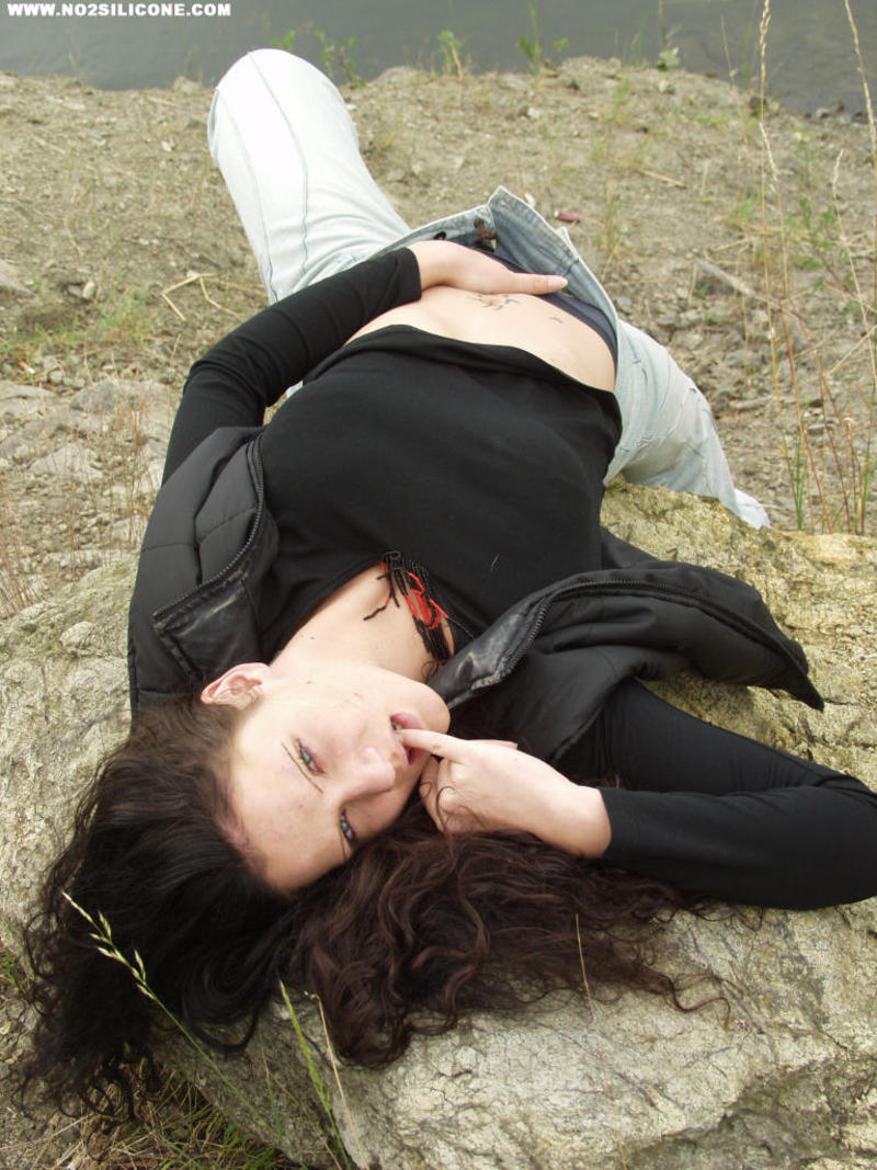 Naked natural busty chick by the lake-02