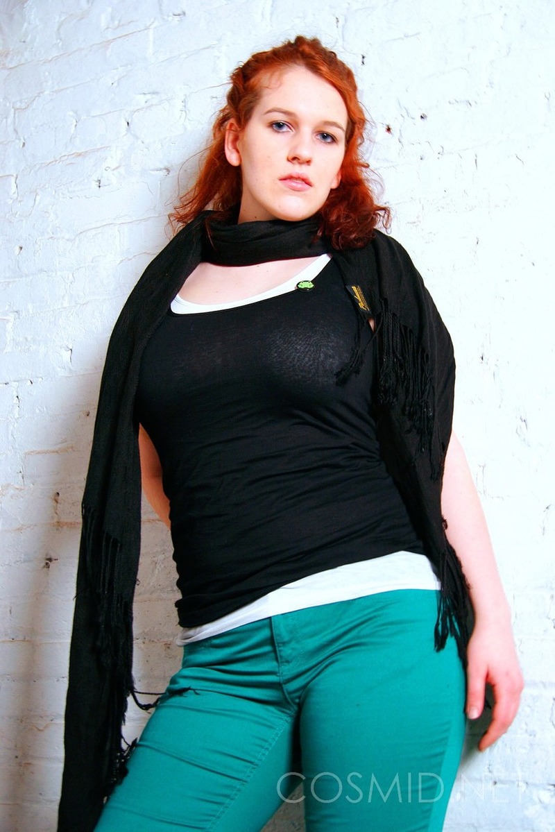 Readhead Eva Presenting Her Big Natural Boobs-02