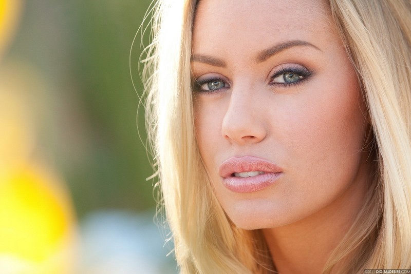 Busty Nicole Aniston getting naked-15