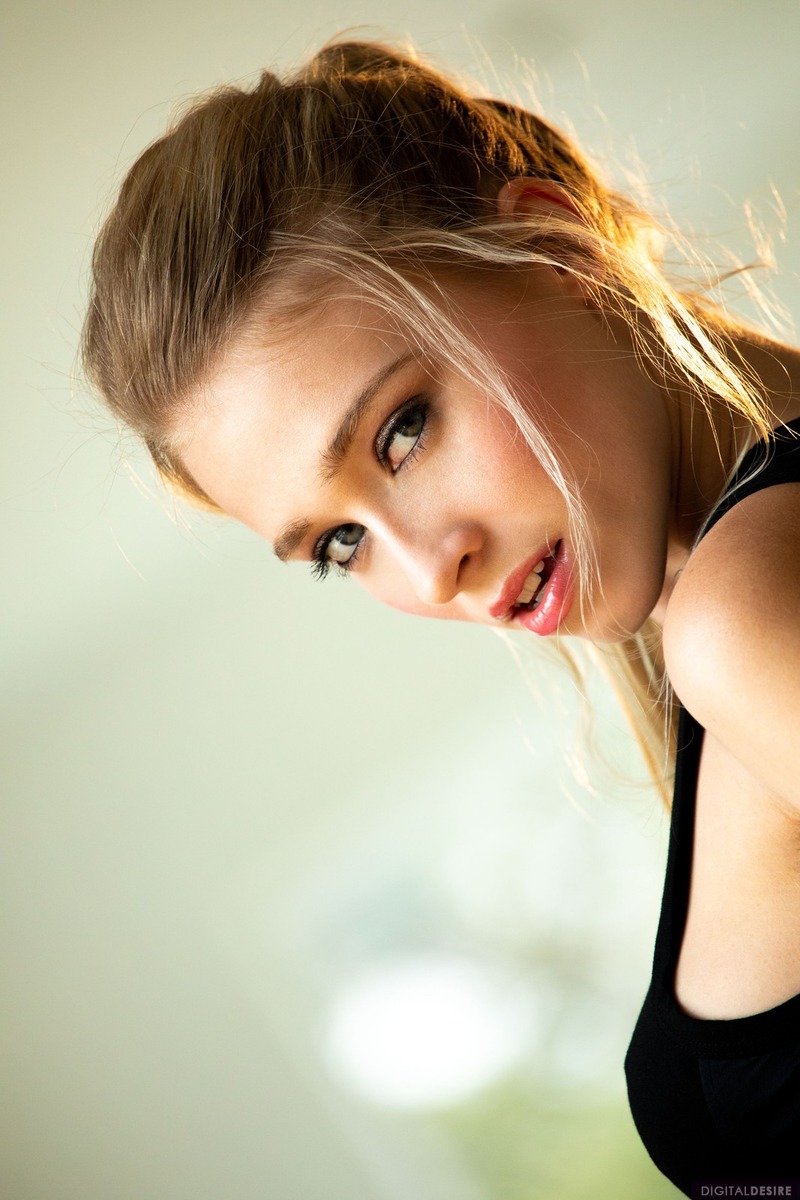 Riley Anne Masturbating-01