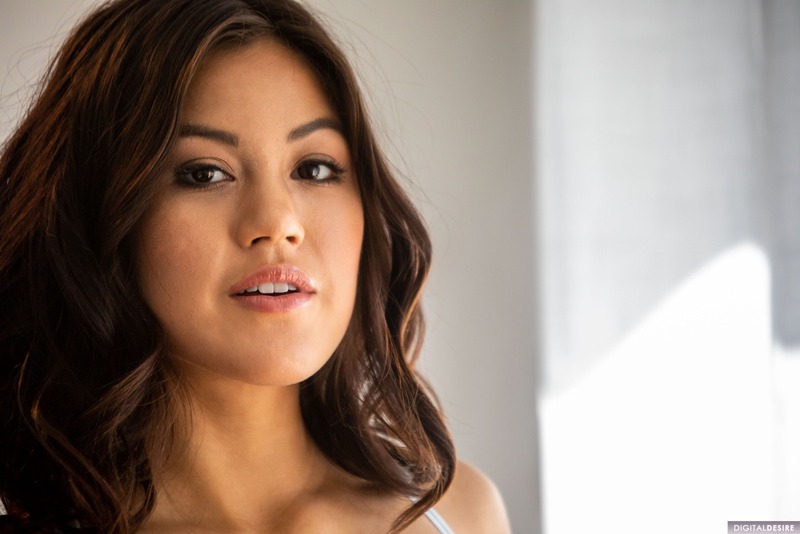 Kendra Spade Shows Her Hot Pussy-01