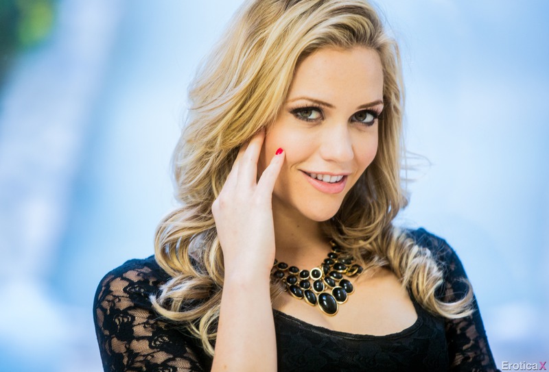 Sexy Blonde Mia Malkova In Hot Stockings-00