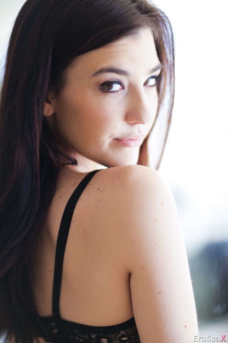 Jenna Reid Takes Off Her Sexy Lingerie-03