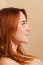 Sexy Redhead Kelly Posing Naked-15
