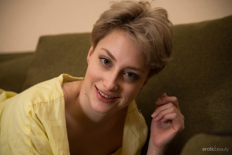 Betty Lee Loo Stripping-13