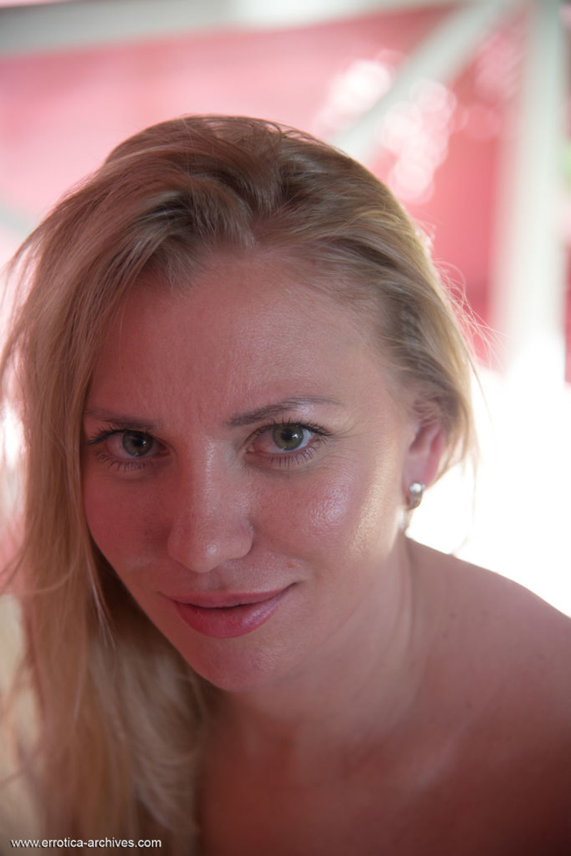 Beautiful Busty Elizaveta-00