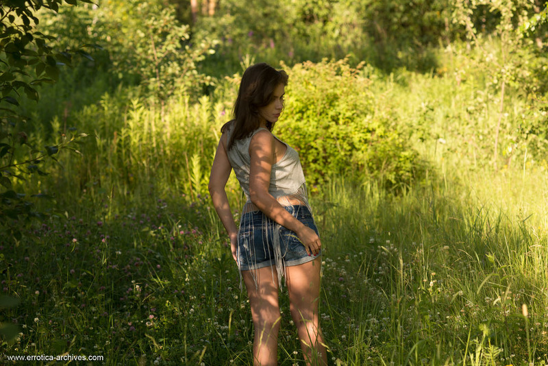 Leda Is Nyked Outdoors-06