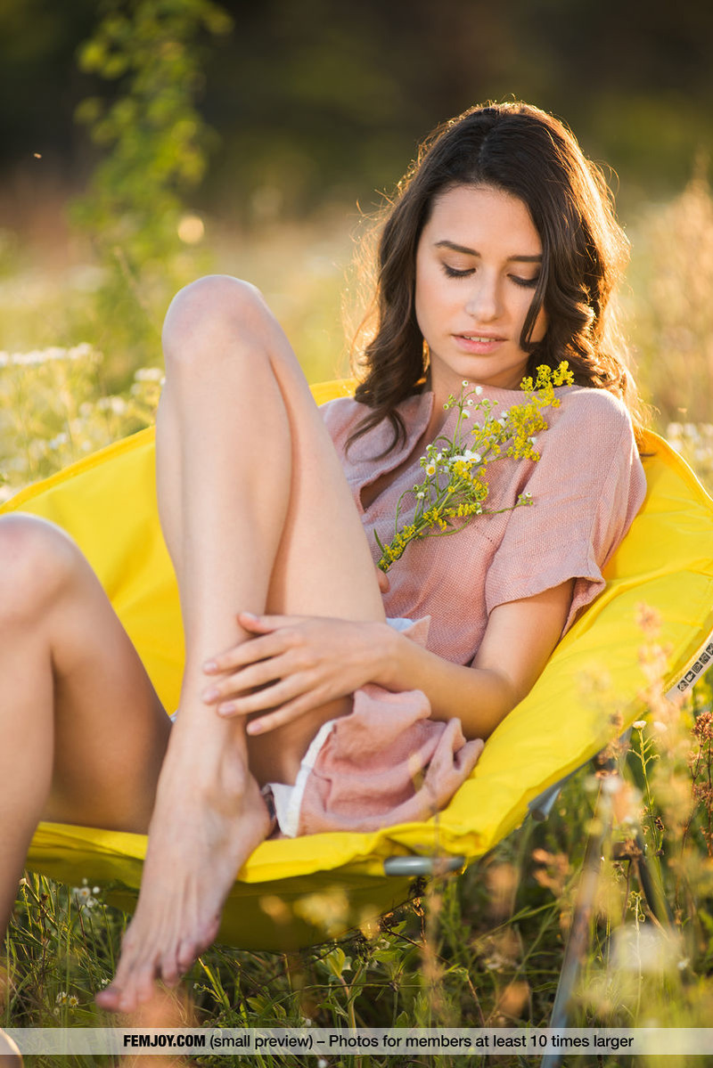 Cristin Is Naked At The Field-02