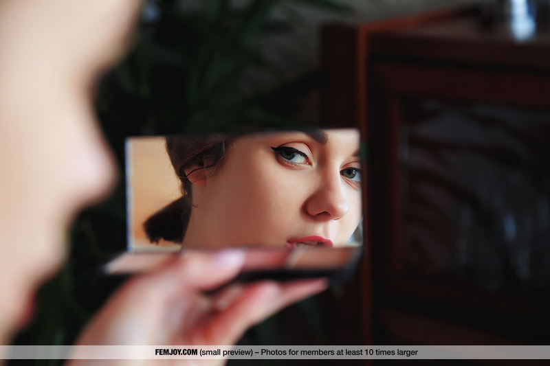 Katy Gets Totally Naked-01