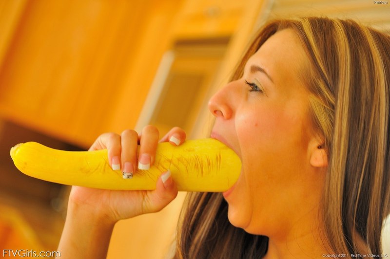 Naked teen playing with banana-02