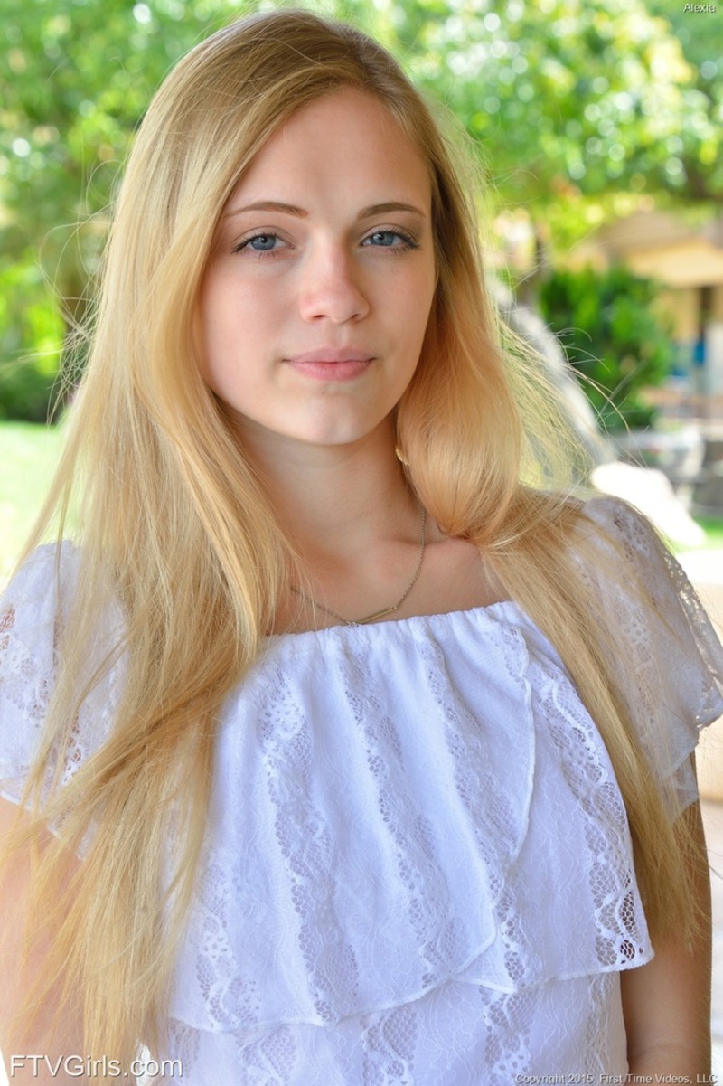 Cute Teen Alexia Flashing In Public-03