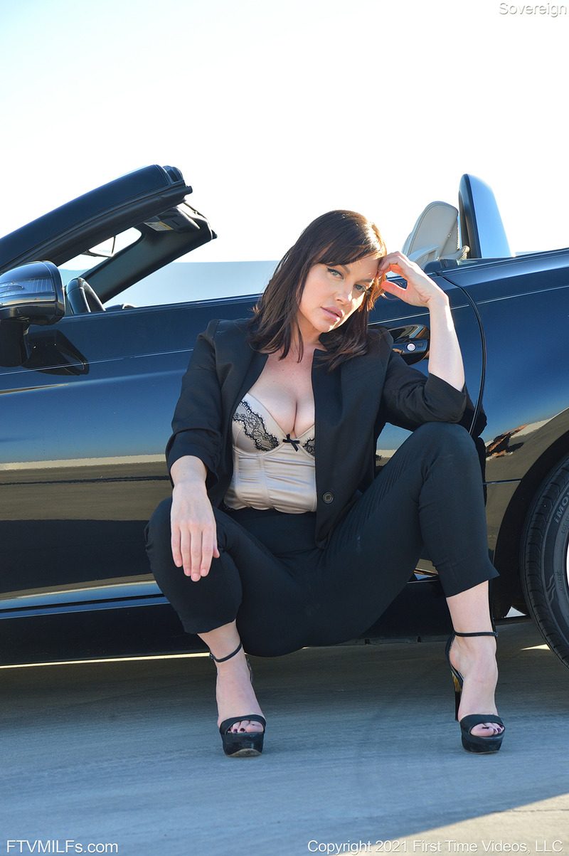 Sovereign Syre In Business Casual-02