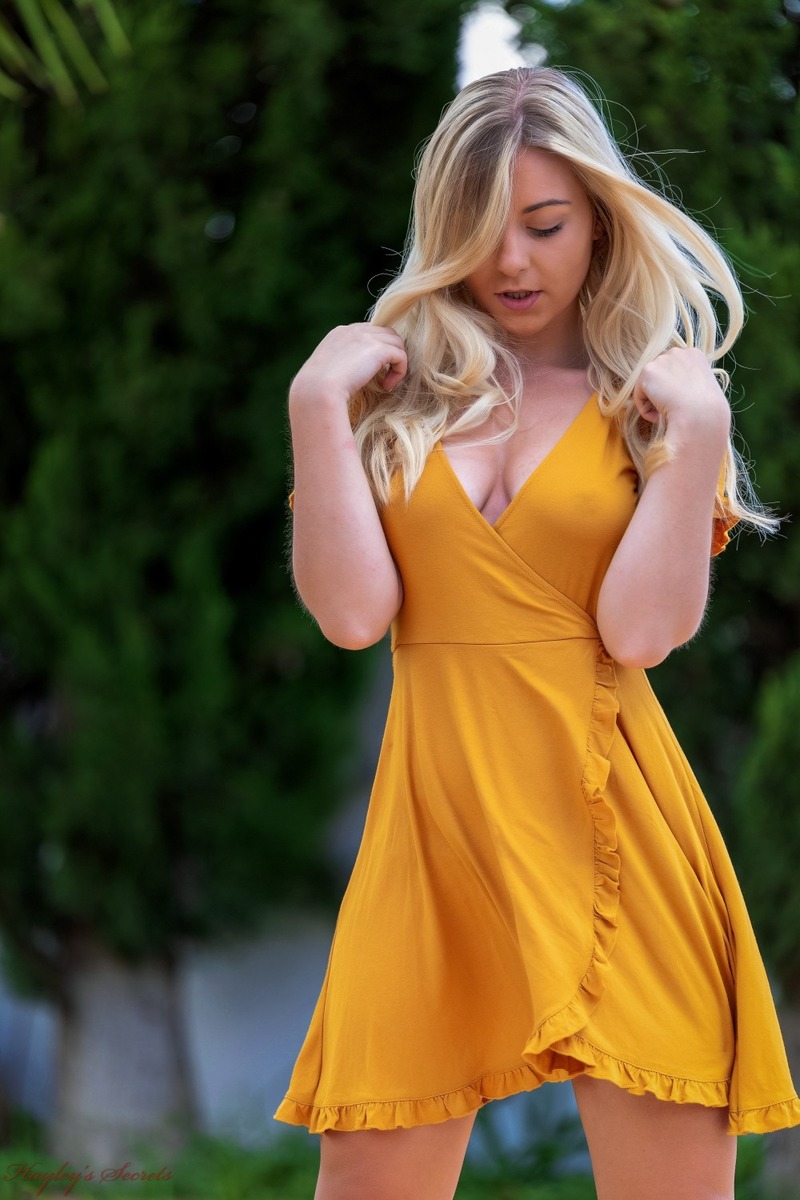 Elle Hunter In Sexy Summer Dress-02