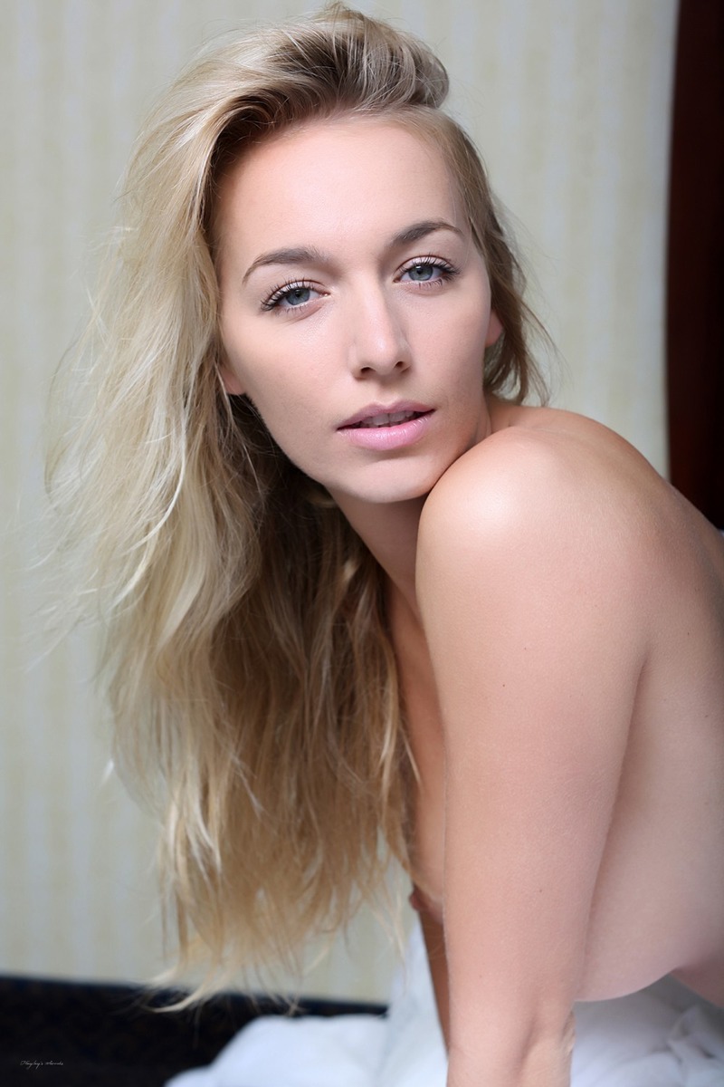 Busty Hayley Chilling In A Hotel Room-05