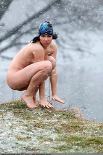 Nakedness in the freezing forest-04