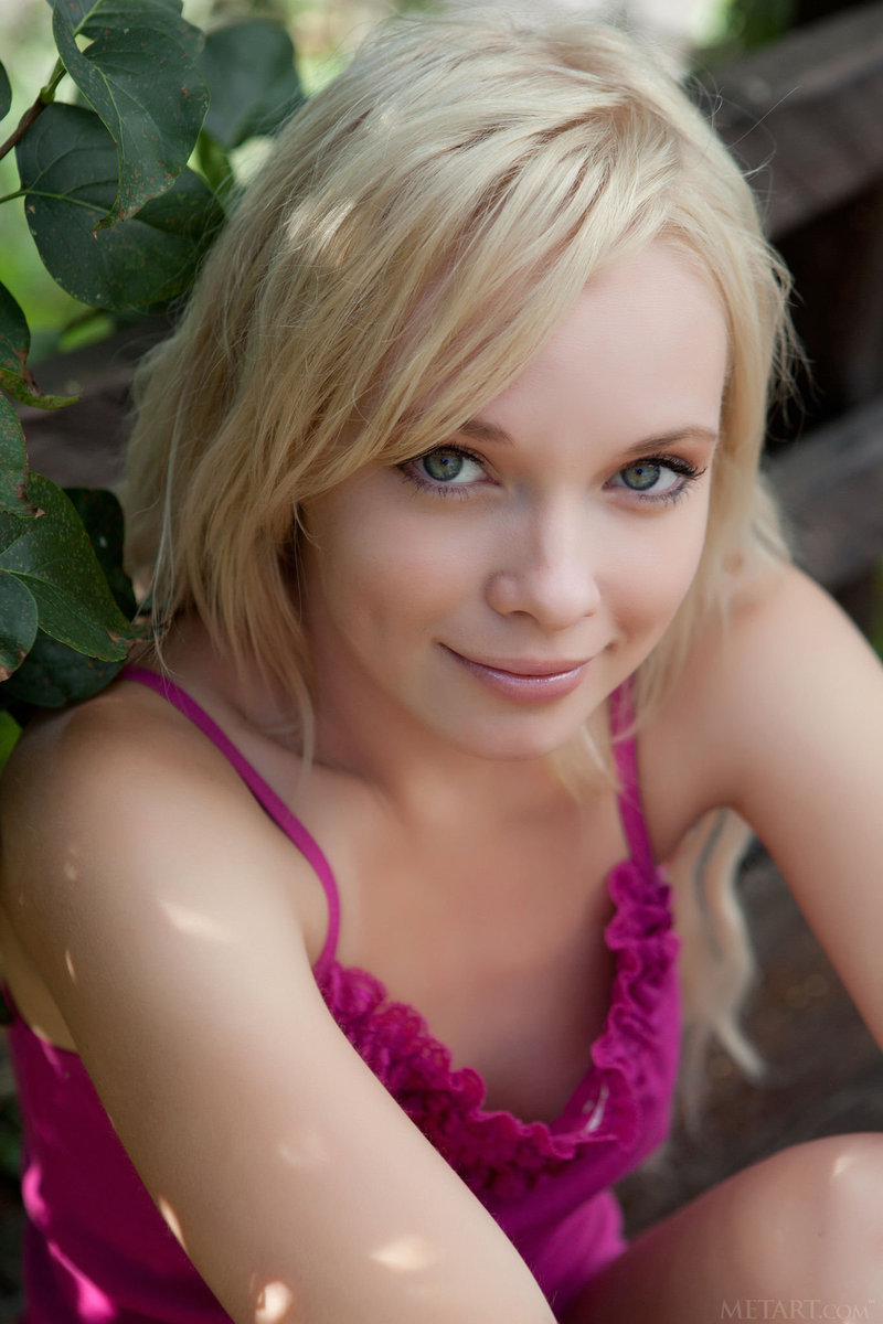 Blond Teen Feeone In Artistic Pics-01