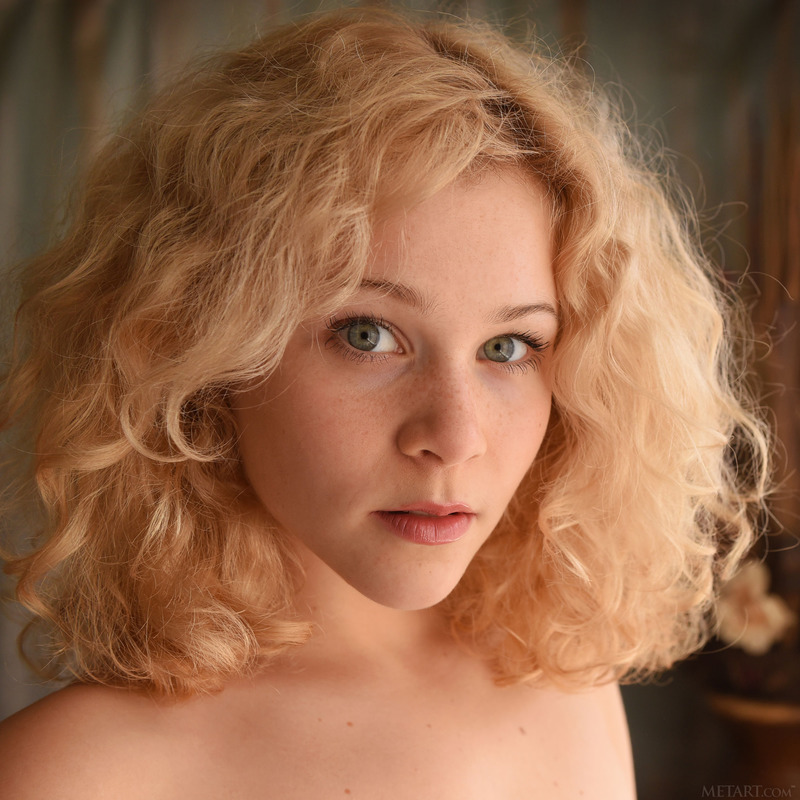 Blond Teen Helena Show Sher Round Ass-01