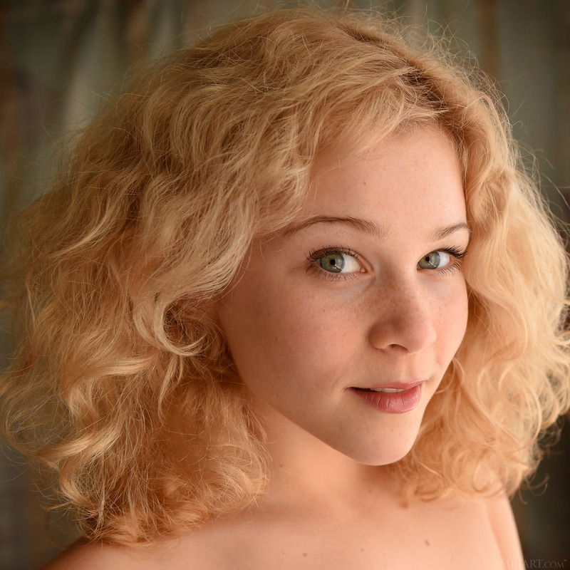 Blond Teen Helena Show Sher Round Ass-02