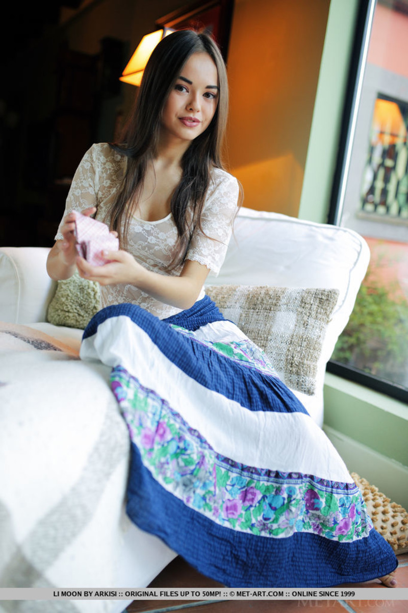 Stunning Li Moon Shows Her Talents-08
