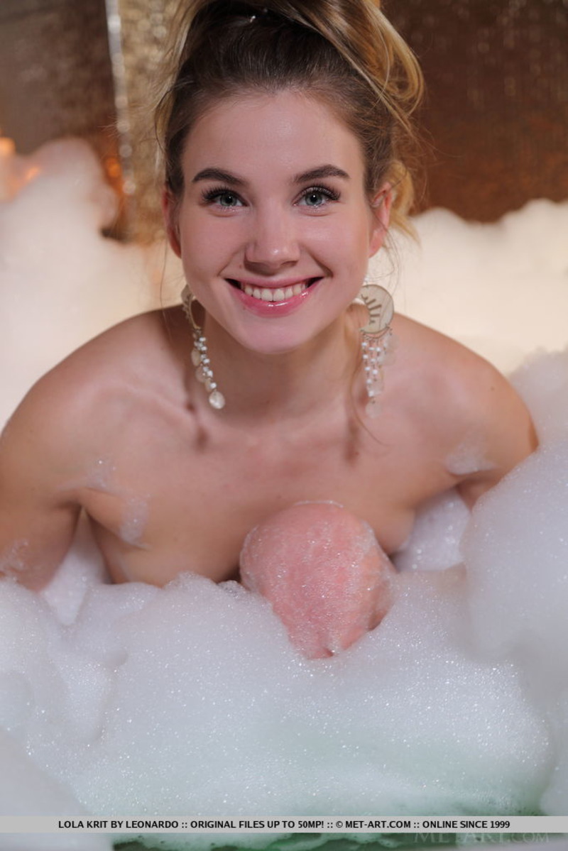 Lola Krit Takes A Bubble Bath-01
