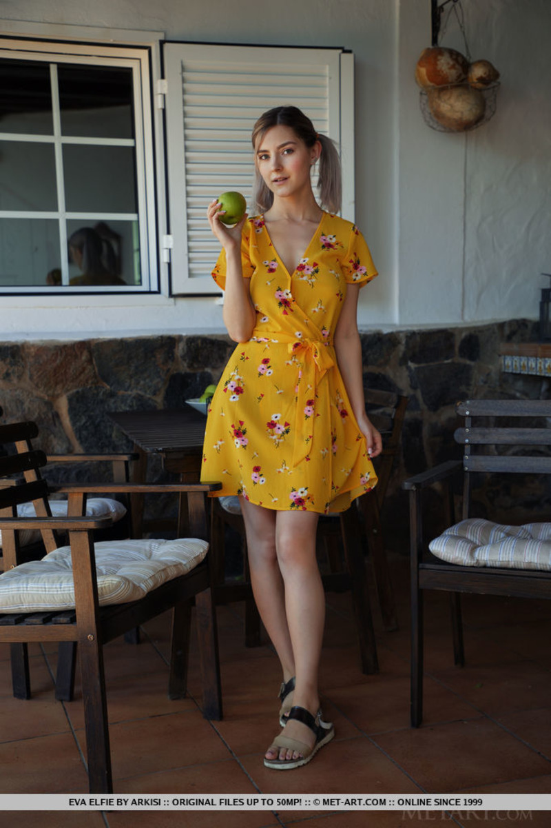 Eva Elfie Shows Her Perfect Tits-00