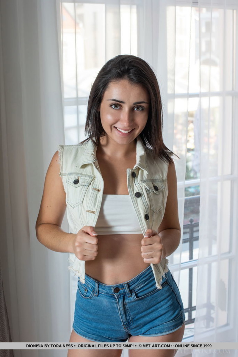 Cute Dionisia Gets Naked-05