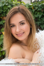 Cute Anata Is Naked In The Garden-13