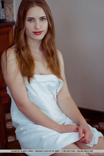 Alaine Looks Damn Sexy-03