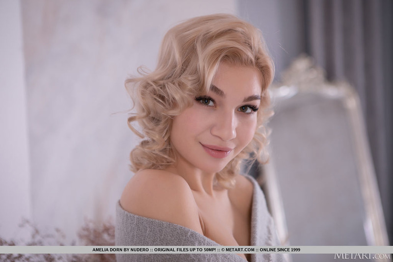 Naked Blonde Amelia Dorn-12
