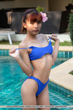 Thai Hotty Posing At The Pool-06