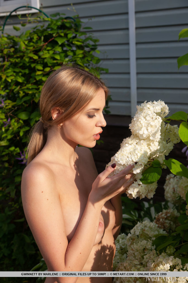 Gwinnett Is Naked In The Garden-01