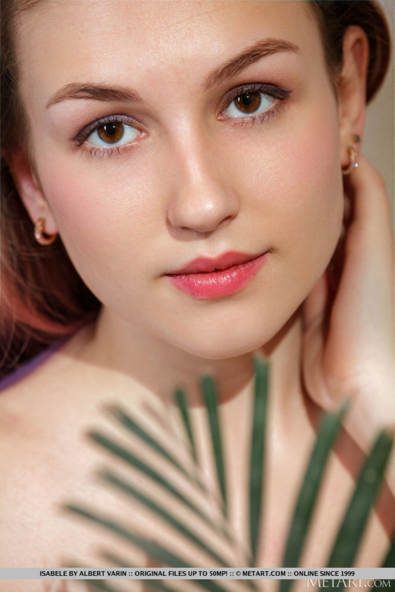 Isabele Shows Her Hot Tits-01