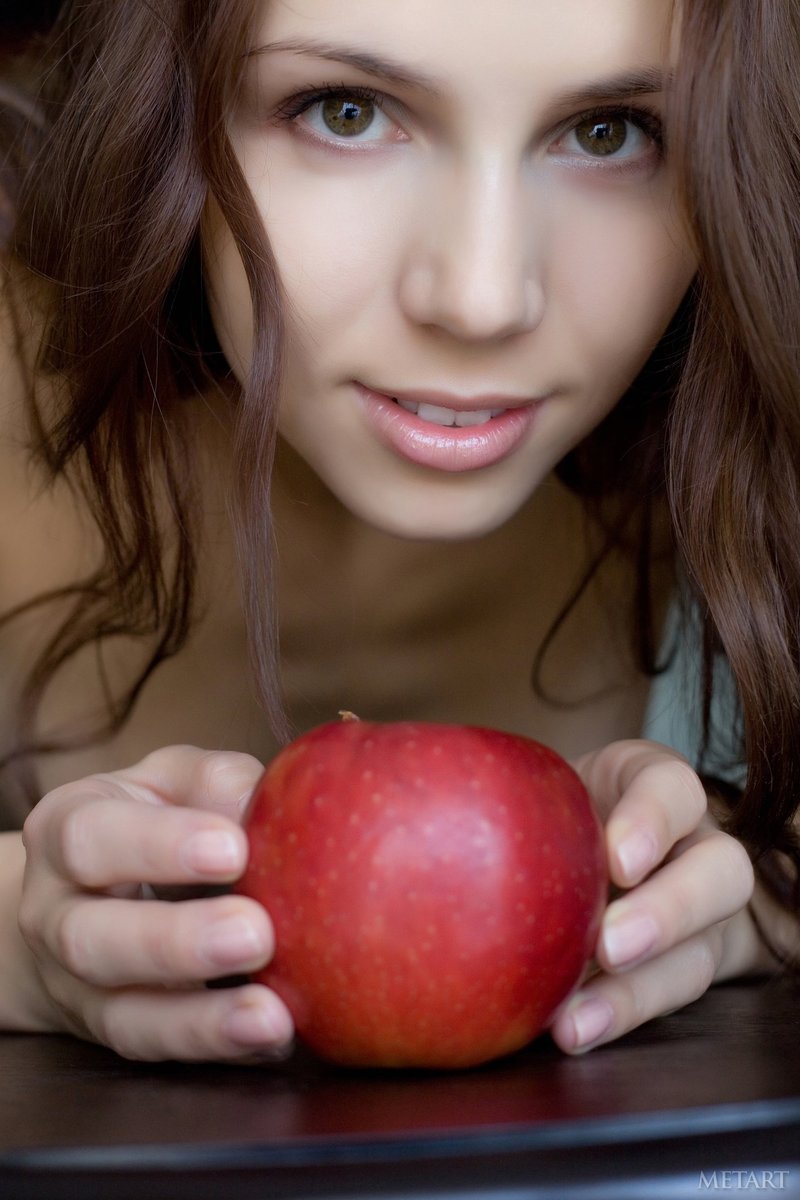 Naked redhead with her favorite fruit-09