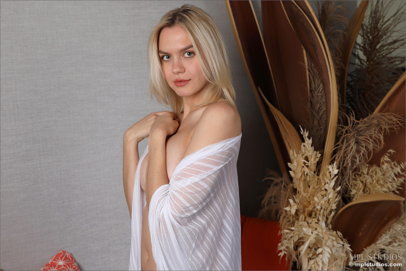 Lana Lane Shows Her Perfect Tits-00