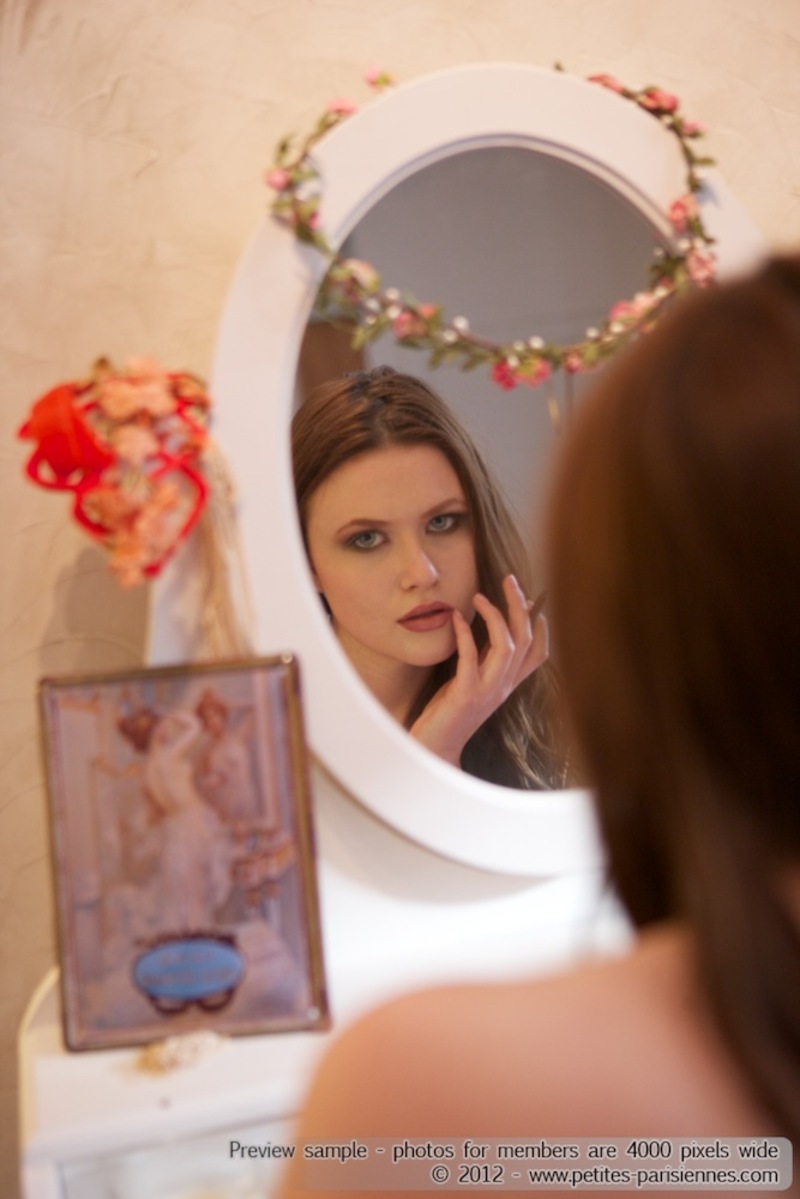 Naked busty redhead-03