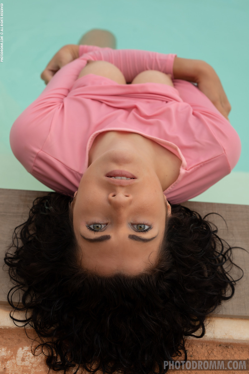 Teddy Is Naked By The Pool-02