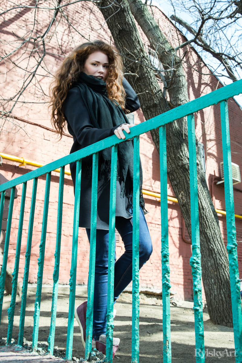 Estelle Gets Totally Naked-08