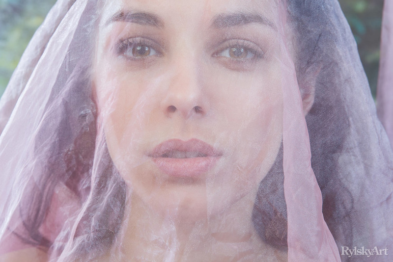 Busty Evita Lima Looks So Beautiful-02