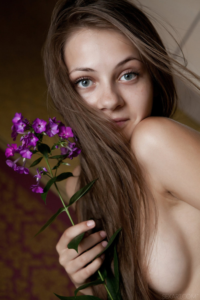 Naked girl with flowers-04