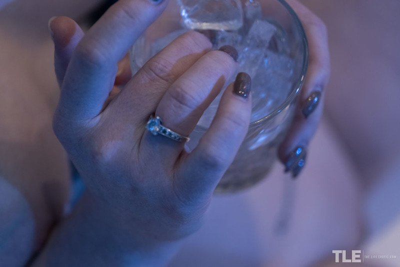 Kourtney Playing With Ice Cubes-02