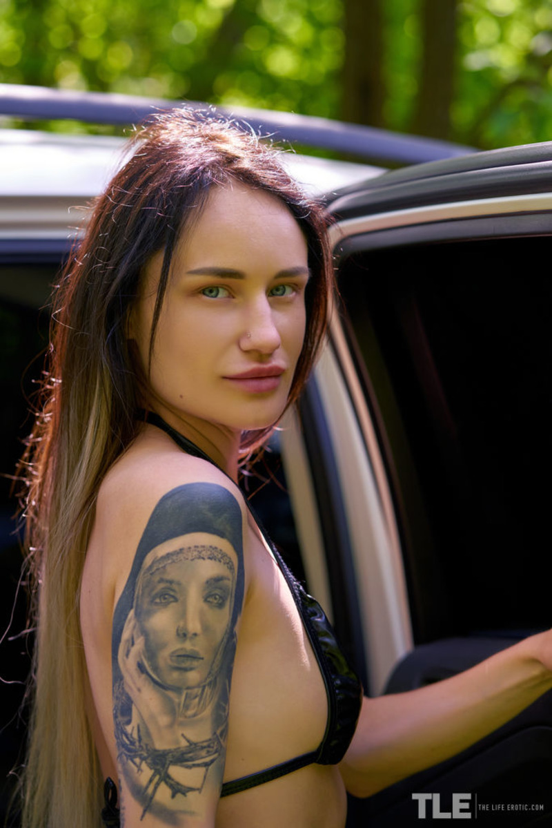 Jessica Shows Her Pearcing-15