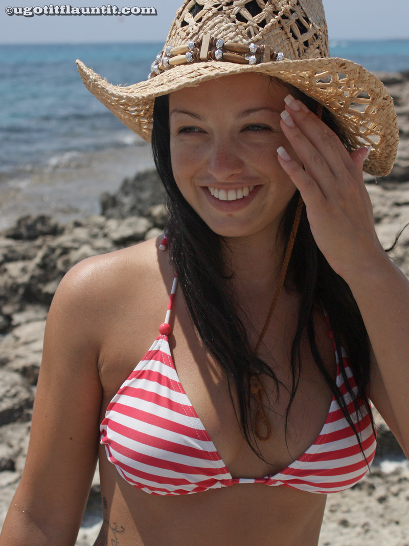 Big Boobs Flashing At The Beach By Rachel-02