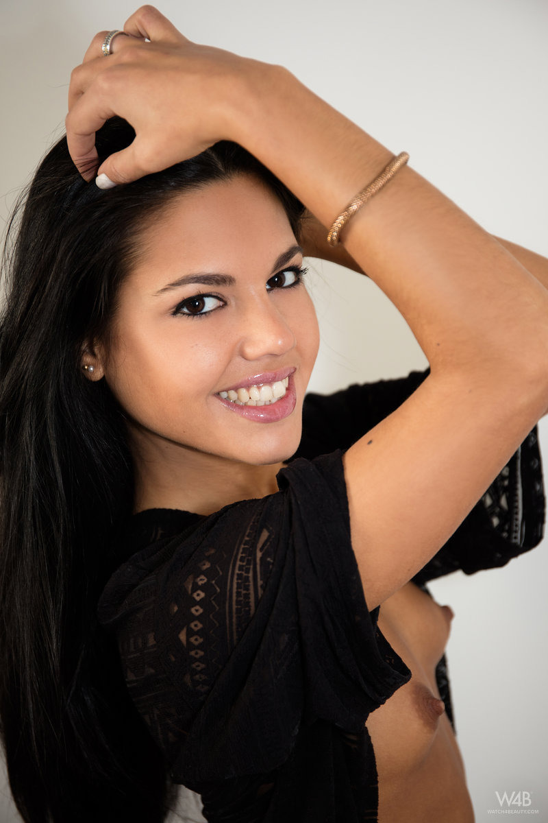 Naked Girl Apolonia On A Casting-01