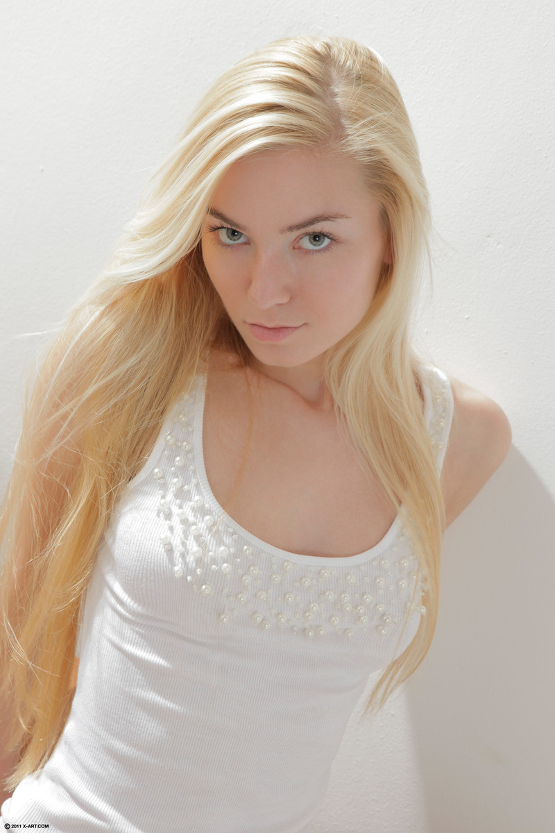 Naked blond teen Diana introducing her hot body-10