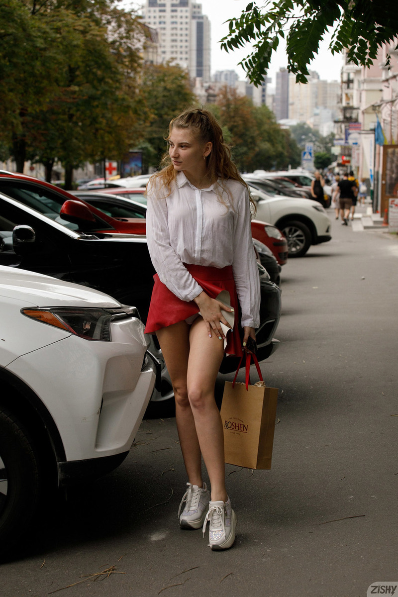 Busty Chick Regan-01