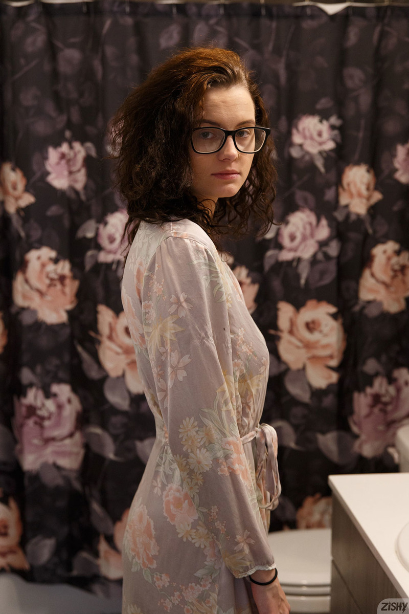 Stella Barry Having Fun In The Bathroom-00
