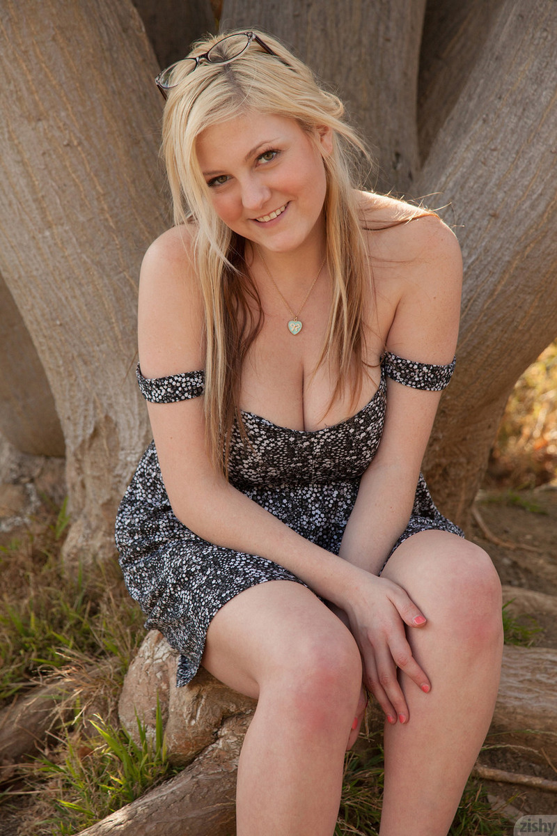 Kylee Wilson Flashing Her Gigantic Tits-01